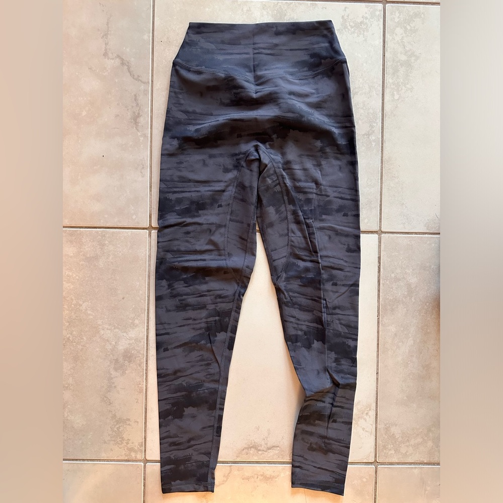 Kamo Fitness Ellyn Leggings 25” in Grey Brush-Size Medium